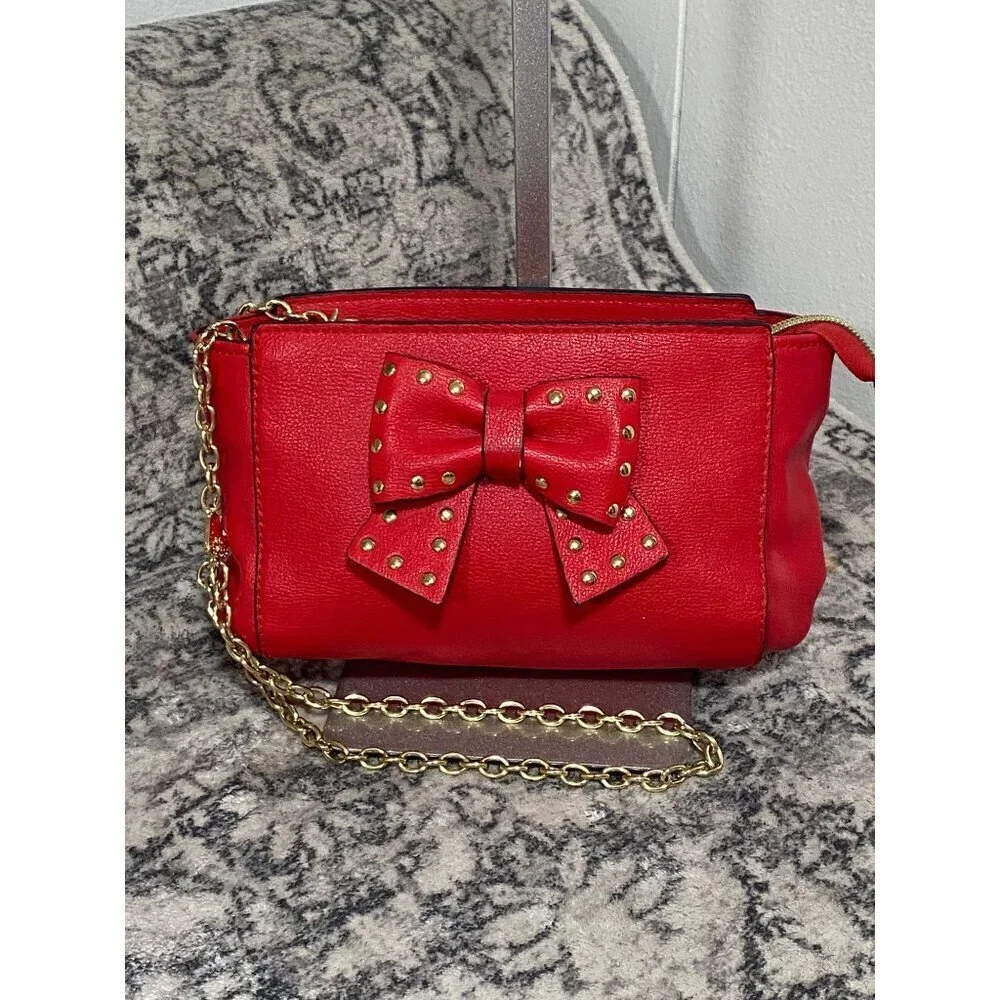 Betsey Johnson Bow Shoulder Crossbody Bag in Red